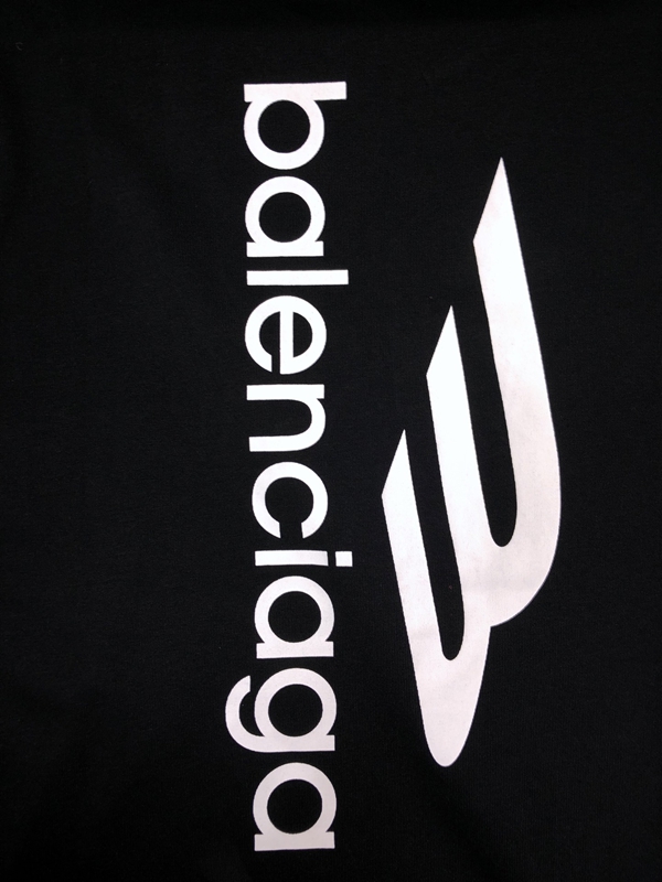 ブランドTシャツ着用イメージ